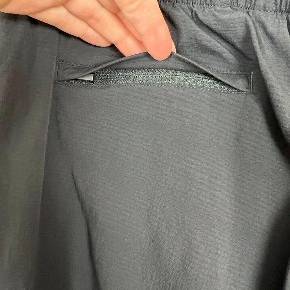 Athleta Pants Womens 10 Black Mod Trekkie Crop Zip Ankle Nylon Stretch Ripstop - Picture 5 of 13